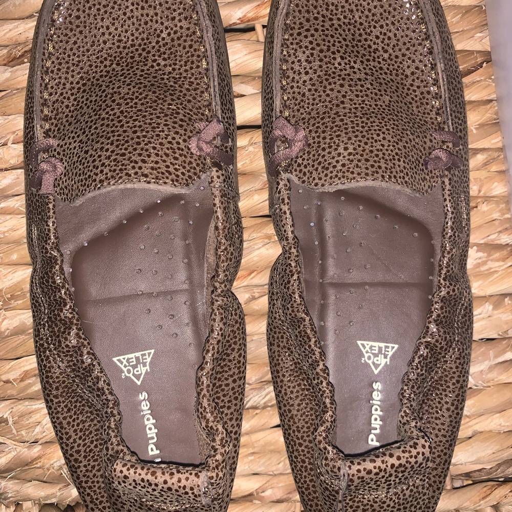 Brown Hpo 2 flex Hush Puppies shoes. Size 7